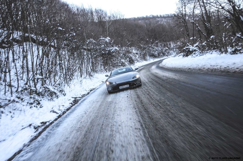 Aston Martin V8 Vantage Auto Class Magazine_017