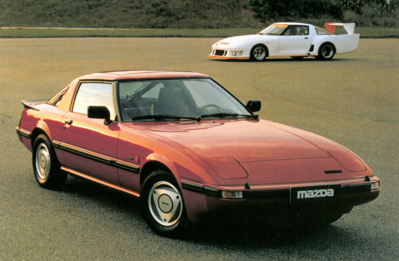 Mazda-RX-7_Generation-1_Customer-vs-motorsports-version-1980 Auto Class Magazine