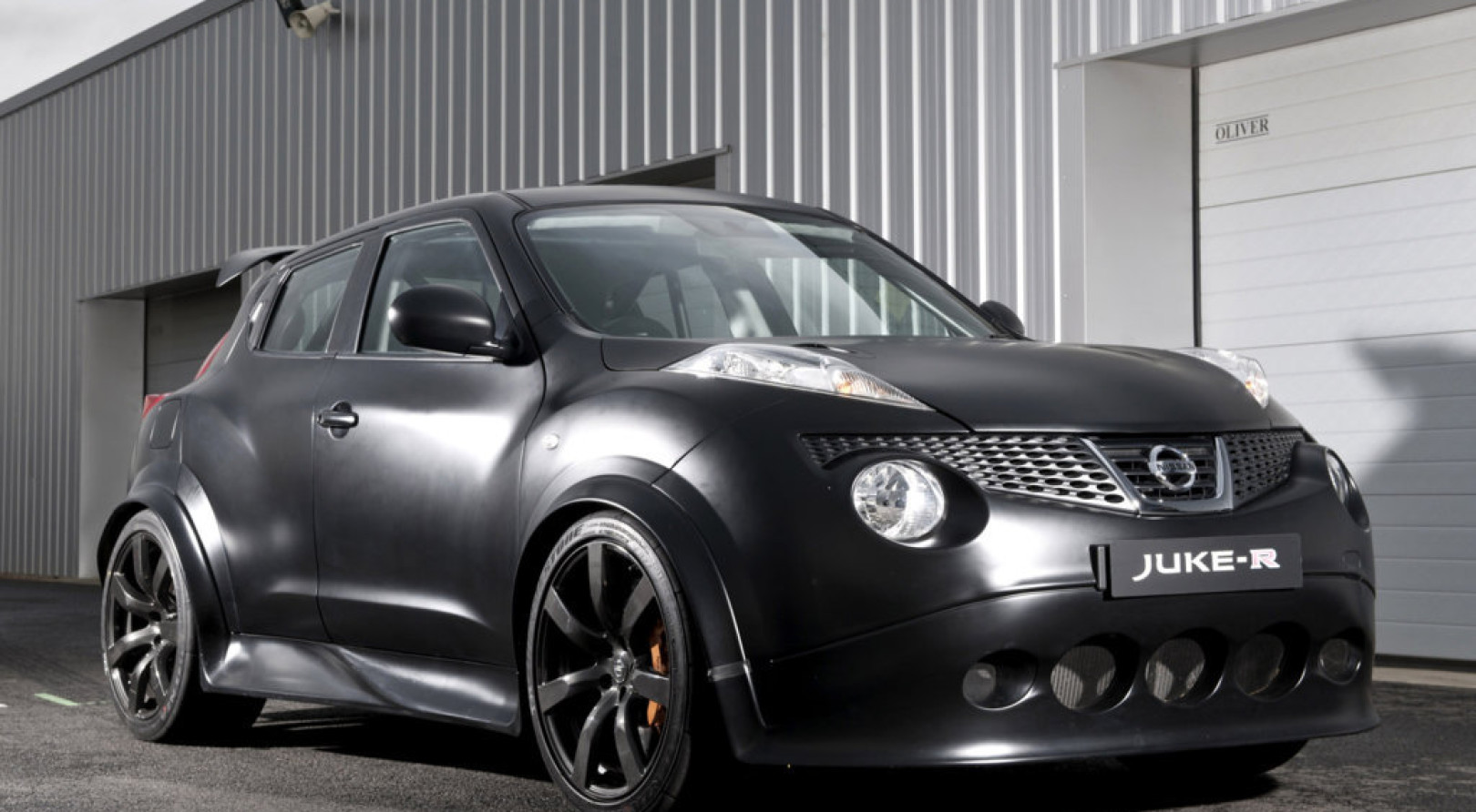 Review: Nissan Juke R | Auto Class Magazine